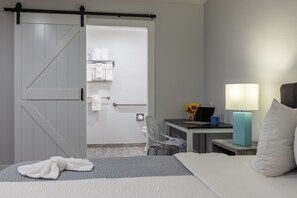 Comfort-Zimmer, 1 King-Bett, rollstuhlgeeignete Dusche, Nichtraucher | Hochwertige Bettwaren, Daunenbettdecken, Pillowtop-Betten