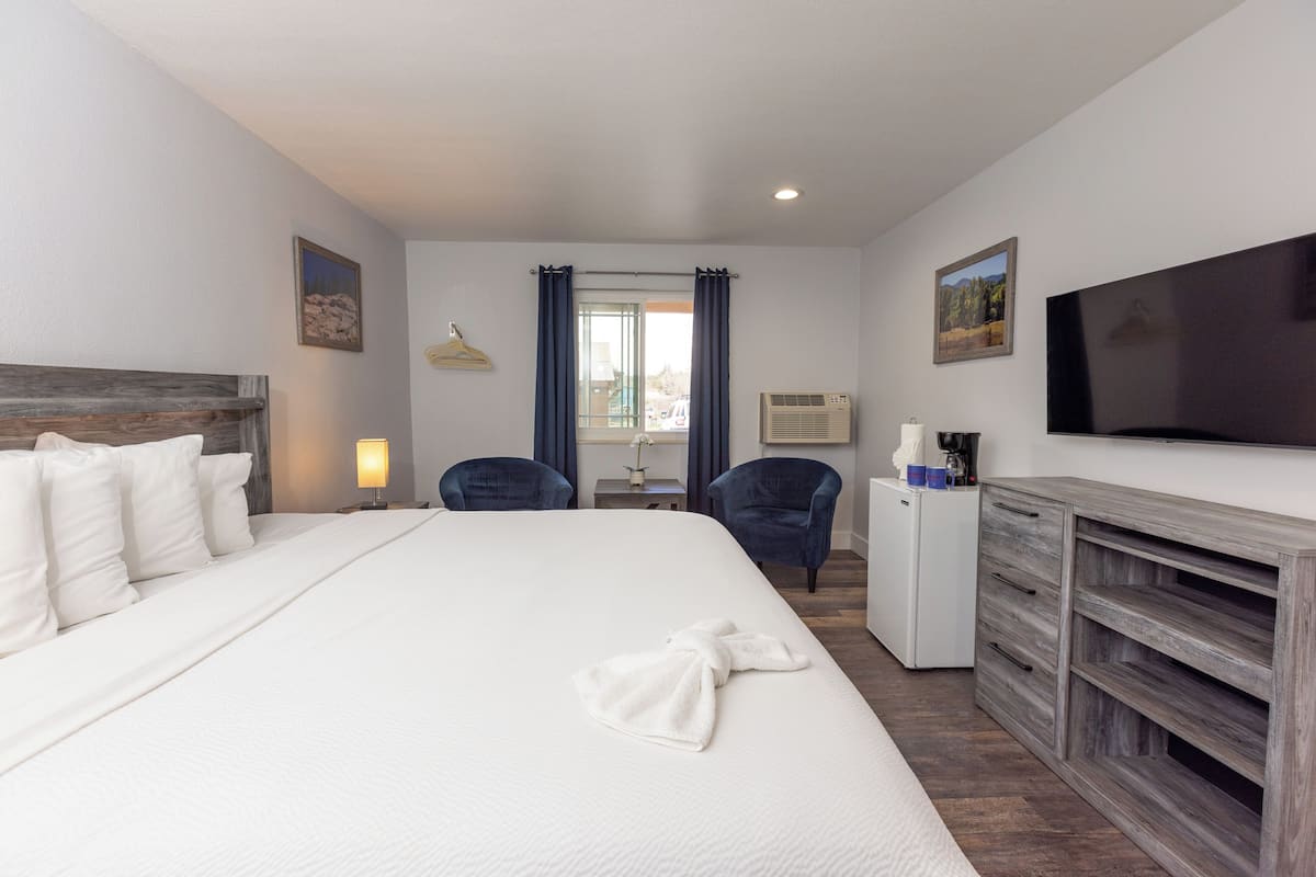 Comfort kamer, 1 kingsize bed, niet-roken, op benedenverdieping | 1 slaapkamer, luxe beddengoed, donzen dekbedden, pillowtop-bedden