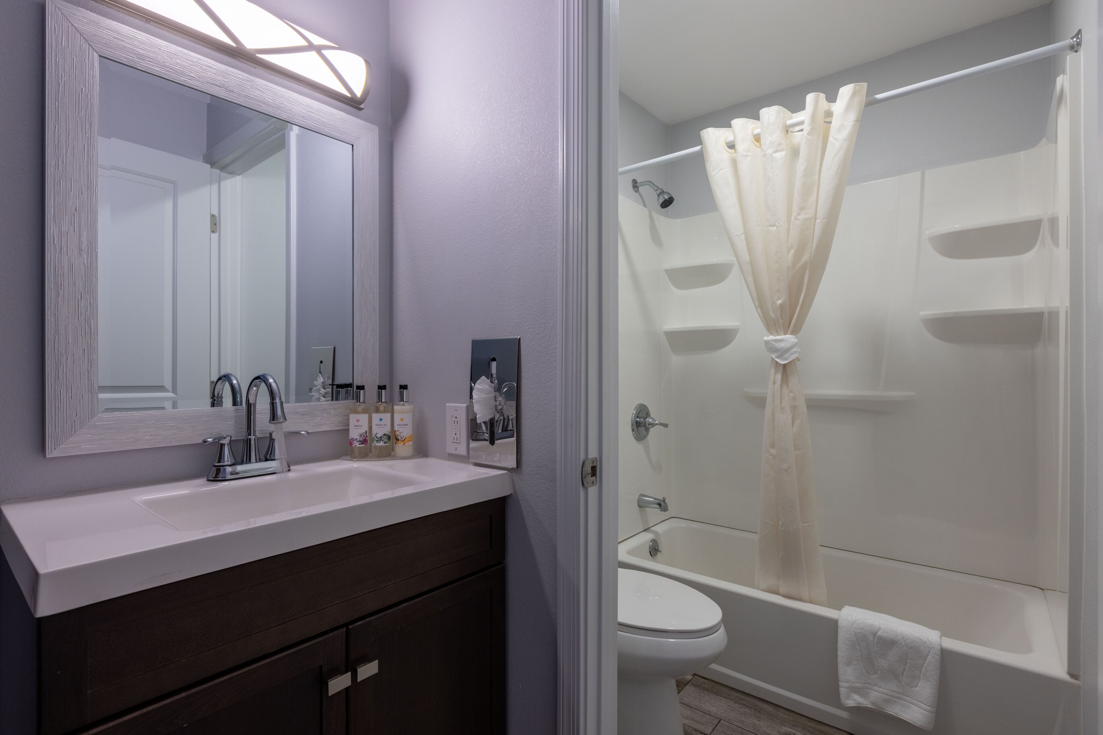 combined shower/bathtub, free toiletries, hair dryer, towels