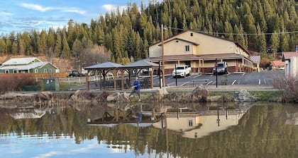 RiverWalk Inn