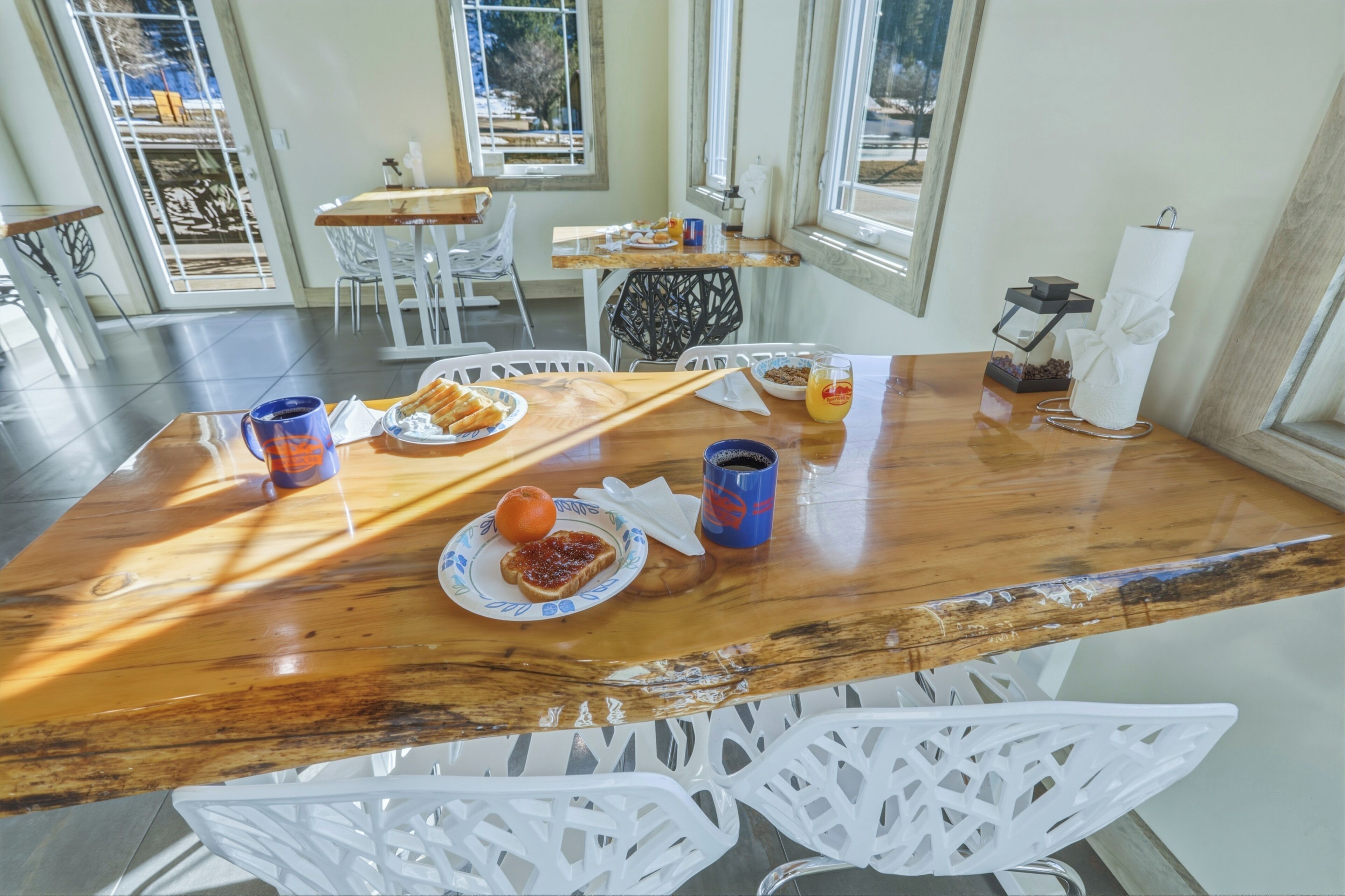Free daily continental breakfast
