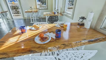 Free daily continental breakfast