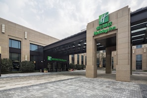 Exterior - Holiday Inn Shanghai Hongqiao by IHG (Shanghai)