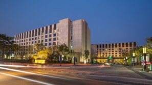 Exterior - Holiday Inn Shanghai Hongqiao by IHG (Shanghai)