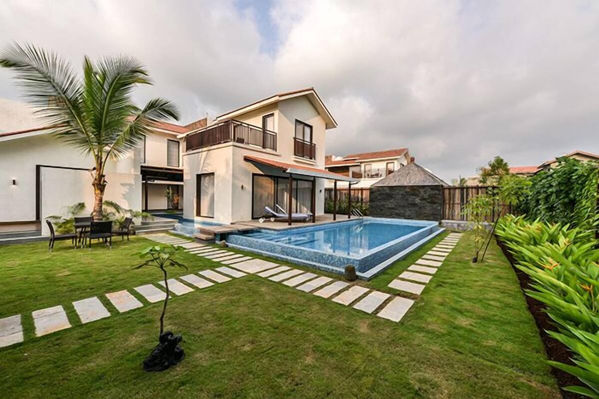 Royal villa, 4 slaapkamers, privézwembad, tuin | Buitenzwembad | Een buitenzwembad