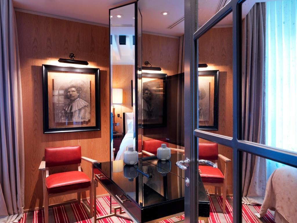 Ropa de cama de alta calidad, camas con pillow-top y minibar 