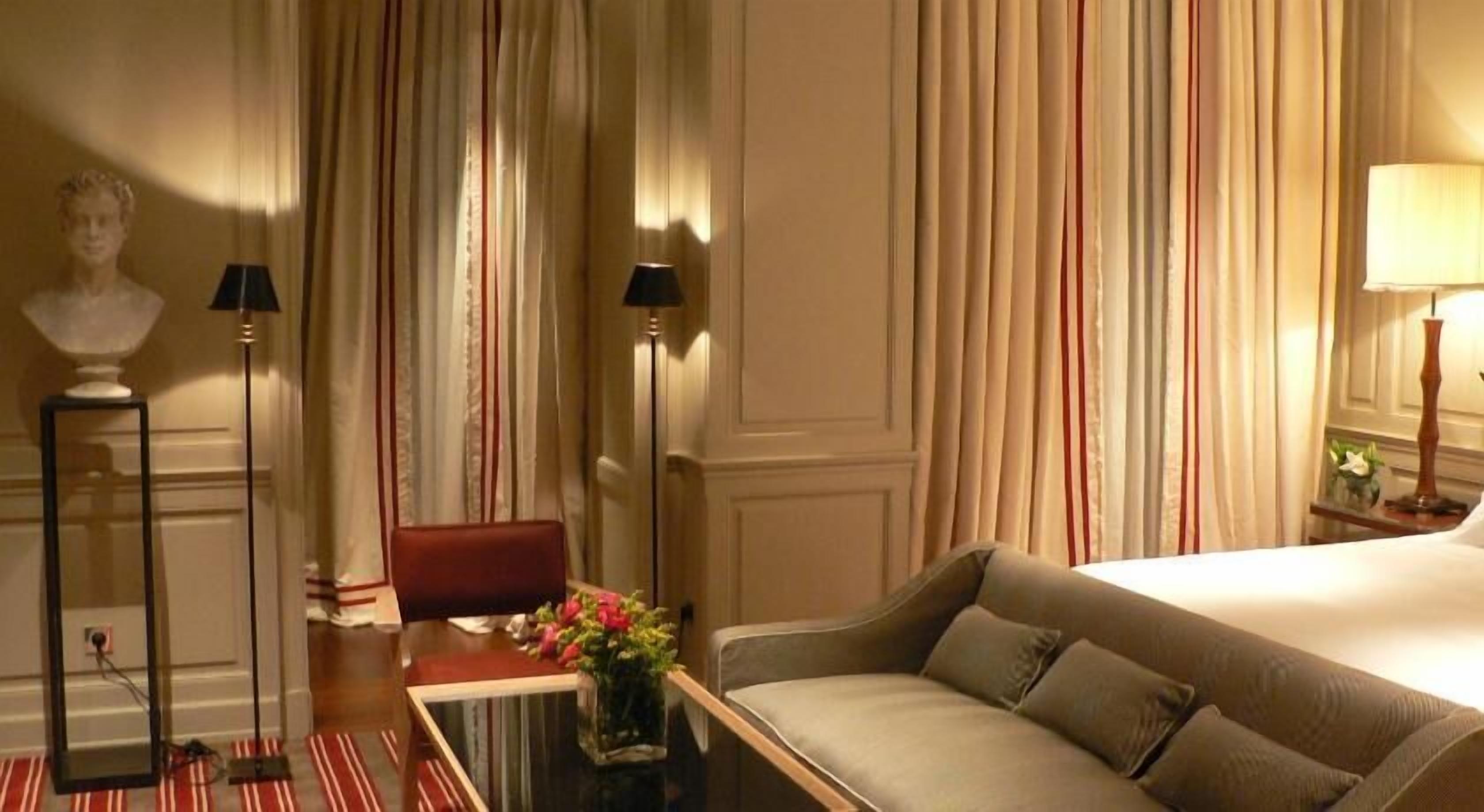 Ropa de cama de alta calidad, camas con pillow-top y minibar 