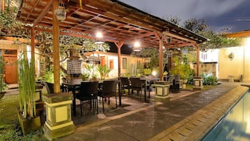 Poolbar