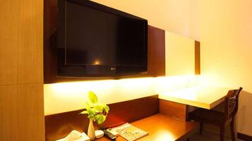 In-room safe, desk, rollaway beds, free WiFi