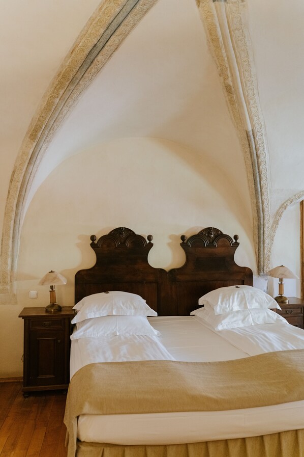 Deluxe Double or Twin Room | Ropa de cama de alta calidad, minibar, caja fuerte