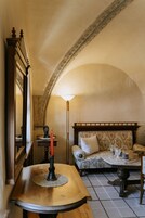 Deluxe Double or Twin Room | Roupas de cama premium, frigobar, cofres nos quartos, escrivaninha
