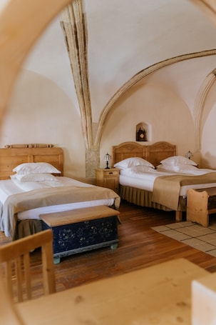 Deluxe Double or Twin Room | Premium bedding, minibar, in-room safe, individually decorated