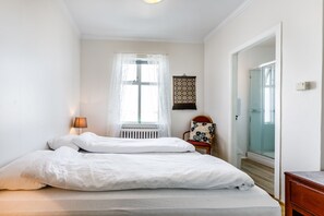 Double Room, Private Bathroom, River View | Free WiFi, bed sheets - Riverside Hostel (Blönduós)