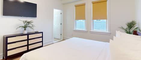 Standard Room, 1 King Bed | 1 bedroom, free WiFi, bed sheets