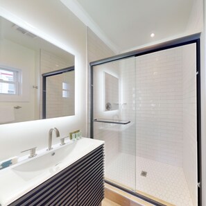 Junior Suite, 2 Bedrooms, 2 Bathrooms | Bathroom - The Cove (Ocean City)