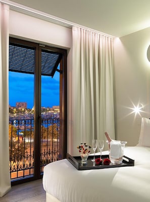 Minibar, in-room safe, desk, soundproofing