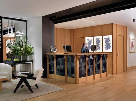 H10 Port Vell - view 2