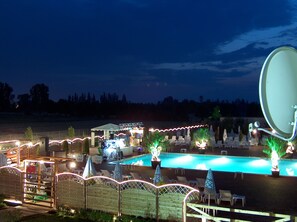 Outdoor wedding area - Hotel Garden Club (Brasov)
