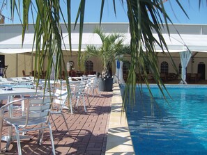 Outdoor pool - Hotel Garden Club (Brasov)