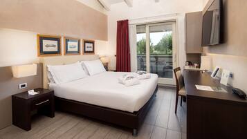 Comfort-Zimmer, 1 King-Bett, Nichtraucher, Balkon | Daunenbettdecken, Betten mit Memory-Foam-Matratzen, Zimmersafe