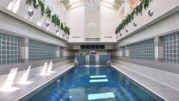 Seasonal outdoor pool, open 9:30 AM to 8:00 PM, pool umbrellas