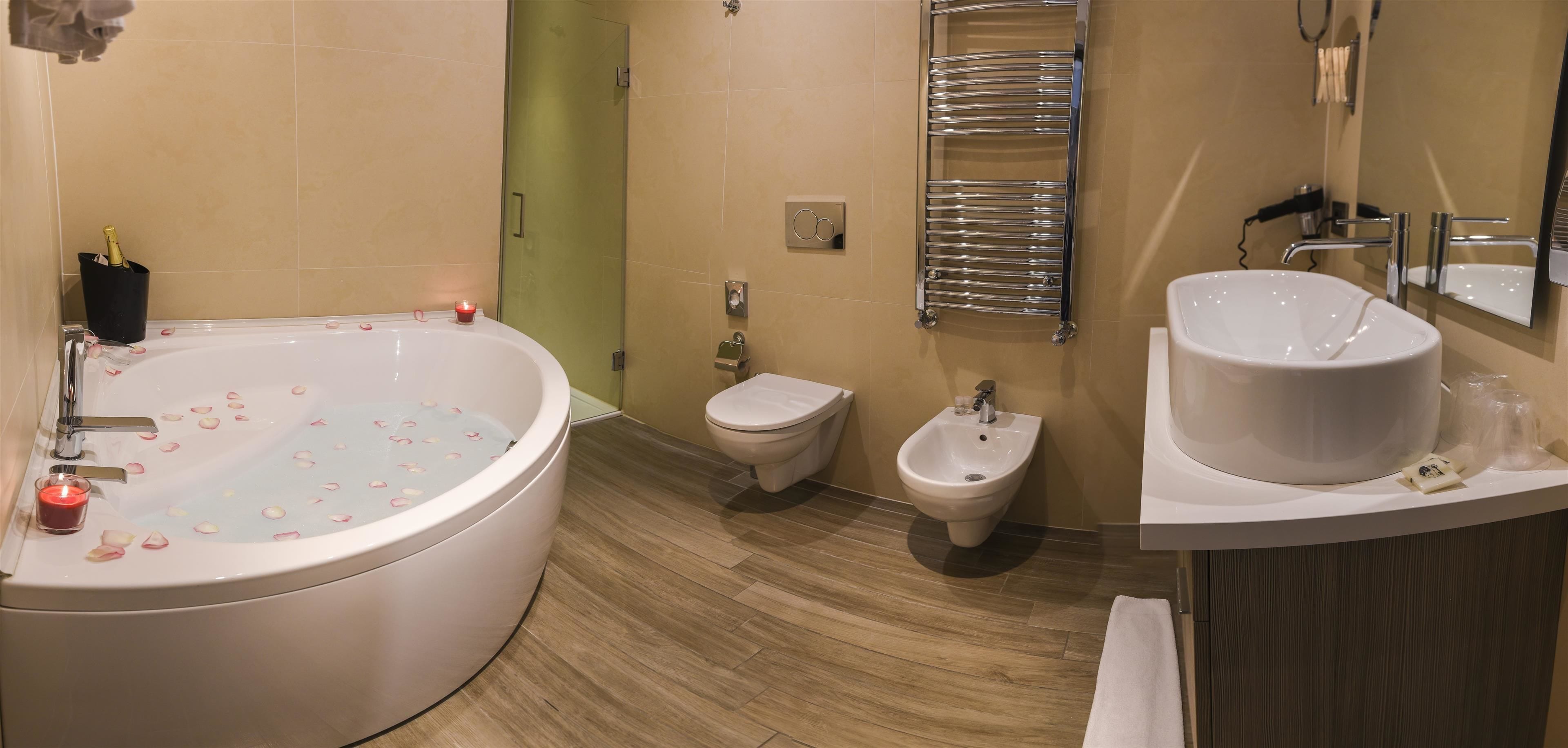 comfort room, 1 double bed, non smoking, annex building | bathroom | free toiletries, hair dryer, bathrobes, bidet