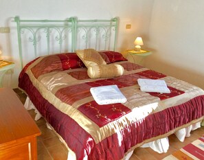 Apartamento, 2 habitaciones | Wifi gratis y ropa de cama