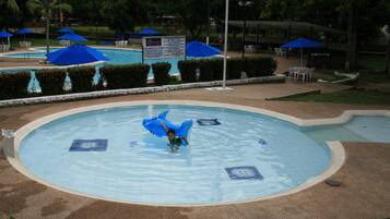 Outdoor pool, pool umbrellas, sun loungers
