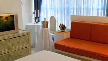 1 Schlafzimmer, Pillowtop-Betten, Zimmersafe, individuell eingerichtet