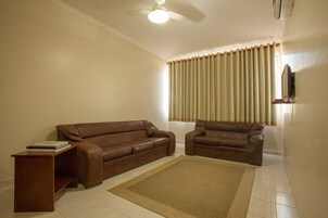 Quarto Superior Duplo - Sem refeições  | Área de estar | TV