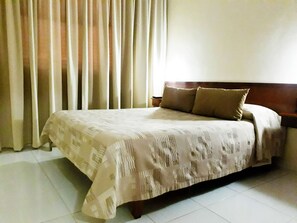 Blackout curtains, free WiFi, bed sheets - Carina Flat by Atlantica Hotels (SANTOS)