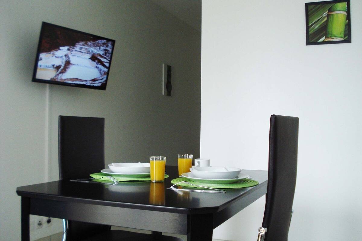 Appartement, 1 slaapkamer | Dineren op de kamer