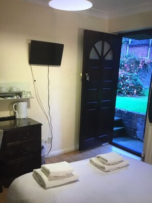 Standard Room | Egyptian cotton sheets, blackout drapes, free WiFi