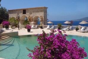 Indoor pool, 3 outdoor pools