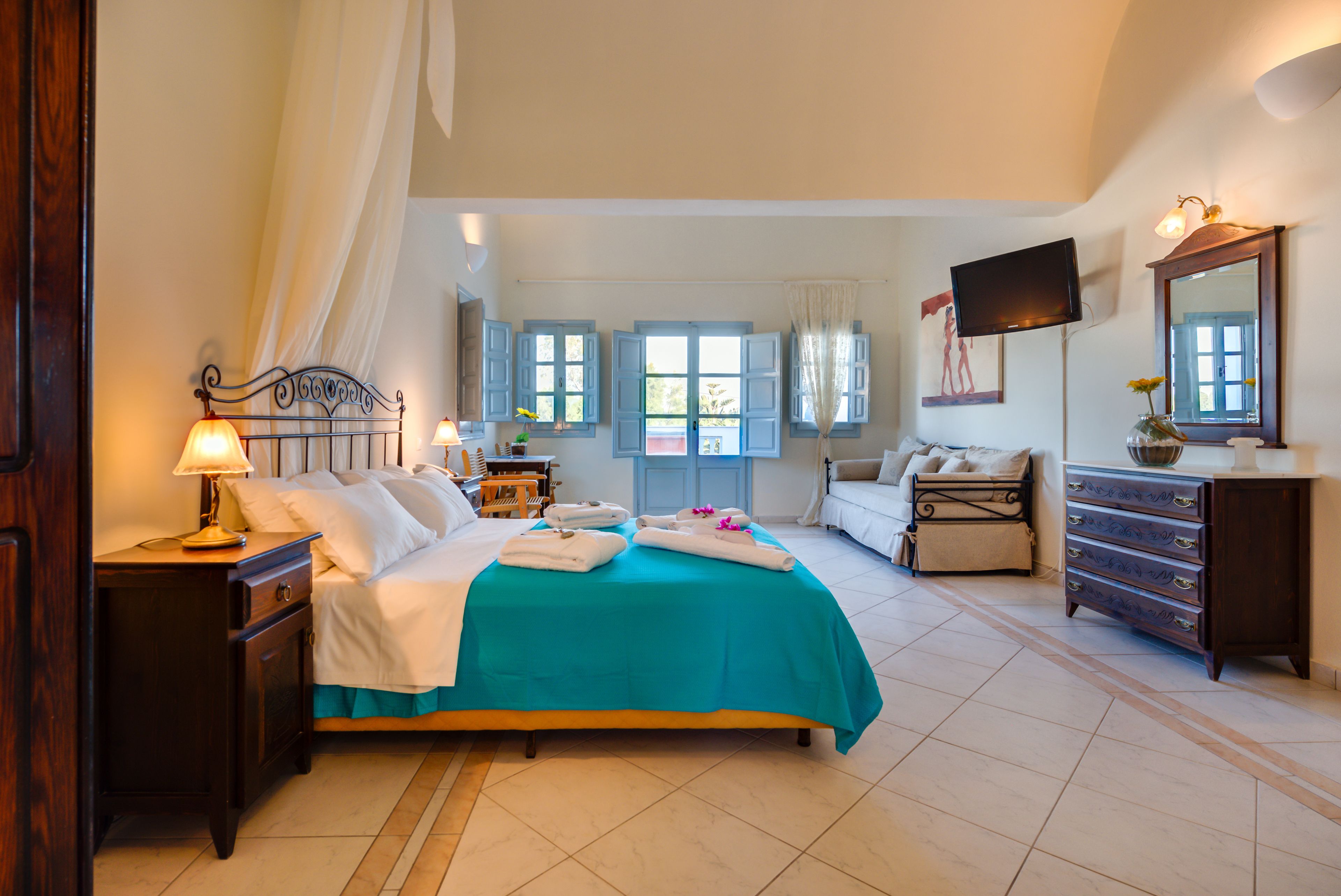 In-room safe, desk, soundproofing, iron/ironing board