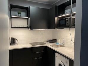 Apartemen Keluarga, 1 kamar tidur | Dapur pribadi | Lemari es, microwave, kompor, dan mesin pembuat kopi/teh