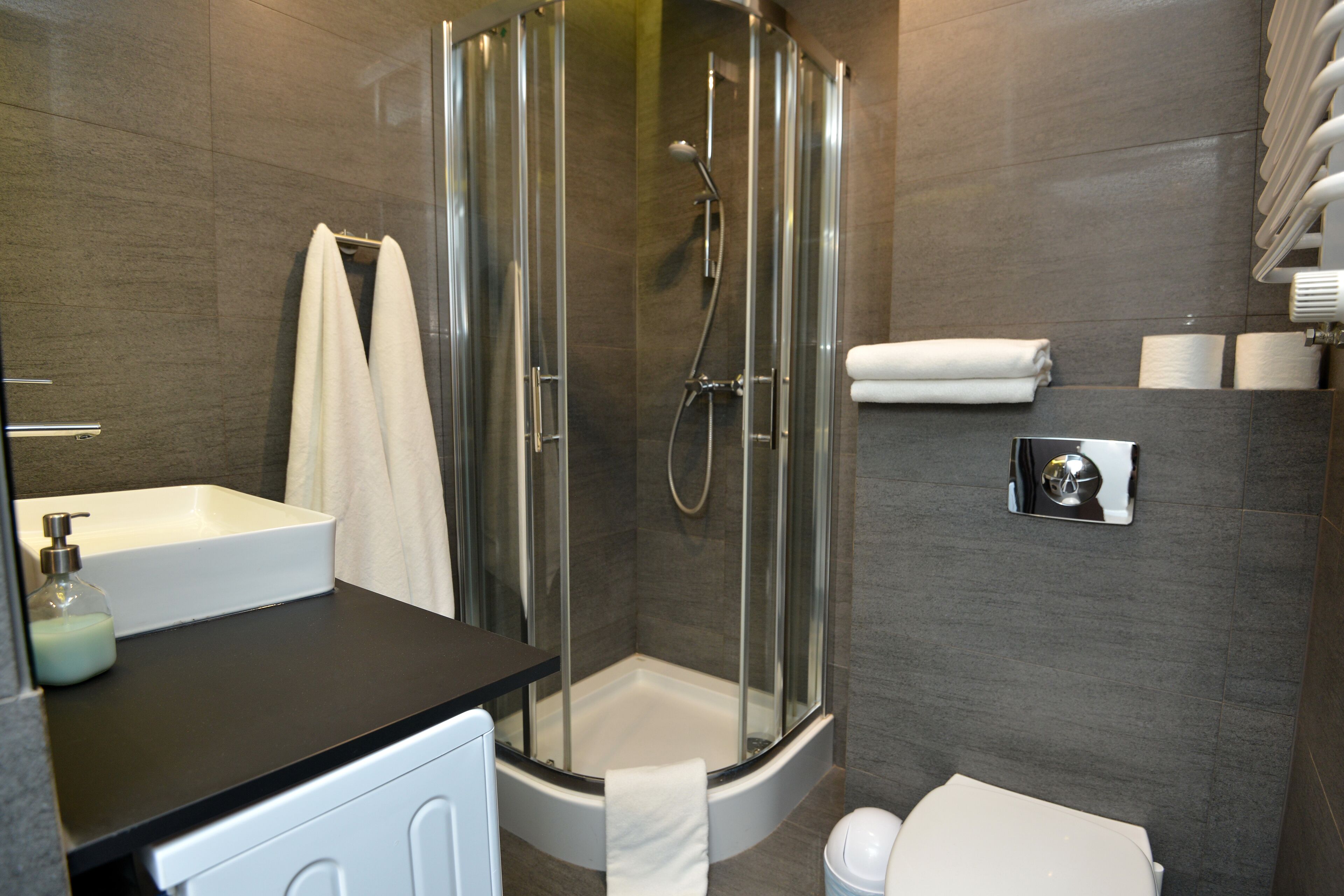 Apartamento conforto, 1 quarto | Banheiro | Secador de cabelo, toalhas de banho