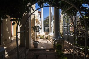 Façana frontal de l'allotjament