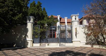 Cricklewood Manor