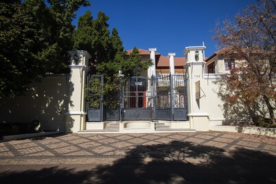 Cricklewood Manor