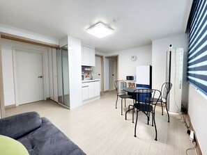 Living area - Wow Hills Guest House (Seoul)