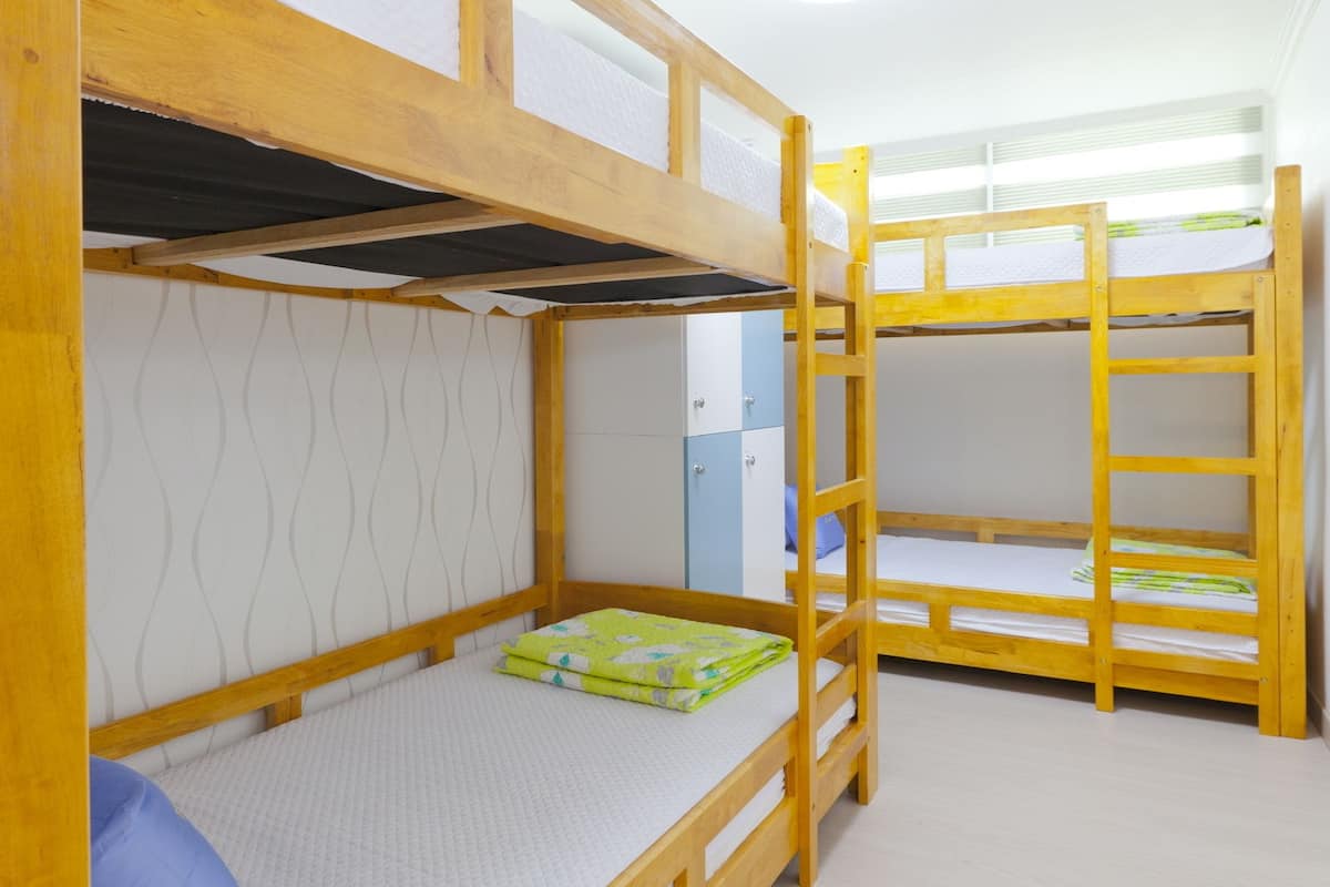 (Foreigners Only) Shared Dormitory, Women only (4 person) | Luxe beddengoed, pillowtop-bedden, individueel gedecoreerd