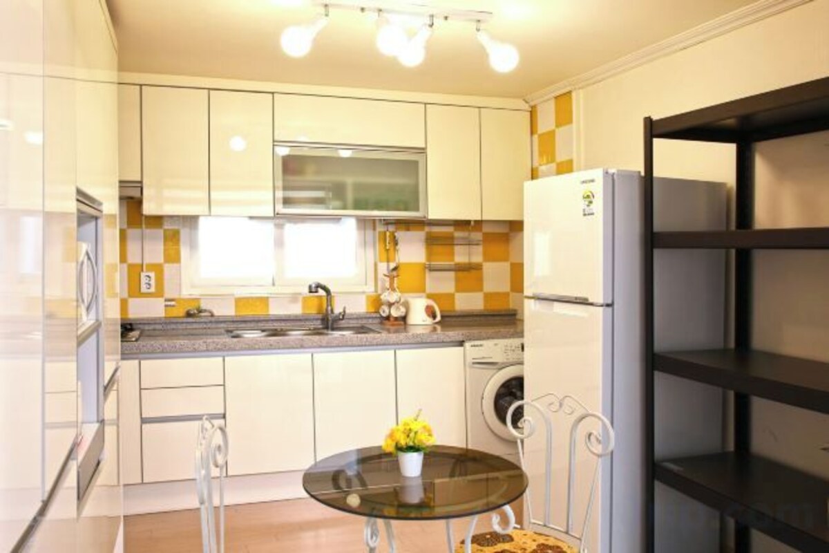 Female Twin Room (Female Only)