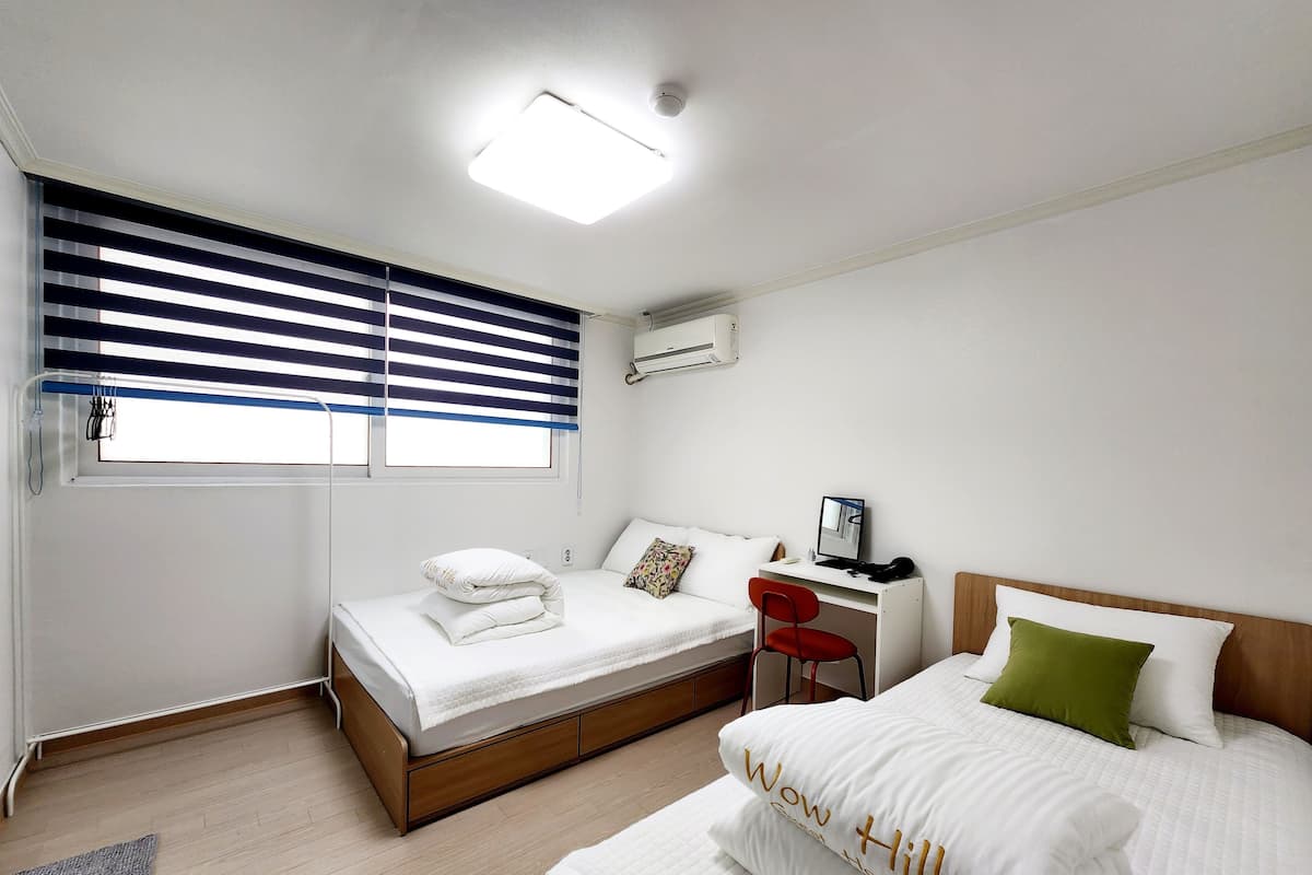 (Foreigners Only) Deluxe Twin Room | Luxe beddengoed, pillowtop-bedden, individueel gedecoreerd