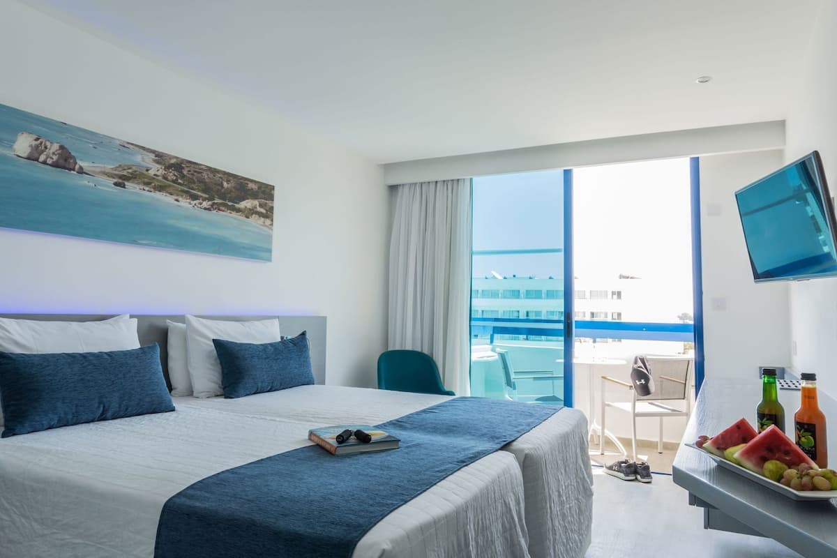 ตู้นิรภัยในห้องพัก, ผ้าม่านกันแสง, ห้องเก็บเสียง, เตารีด/โต๊ะรีดผ้า