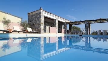 Outdoor pool, sun loungers