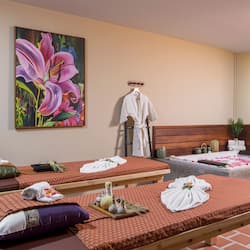 Couples treatment rooms, sauna, hot tub, steam room, body treatments