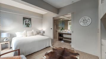 6 bedrooms, premium bedding, pillow-top beds, minibar