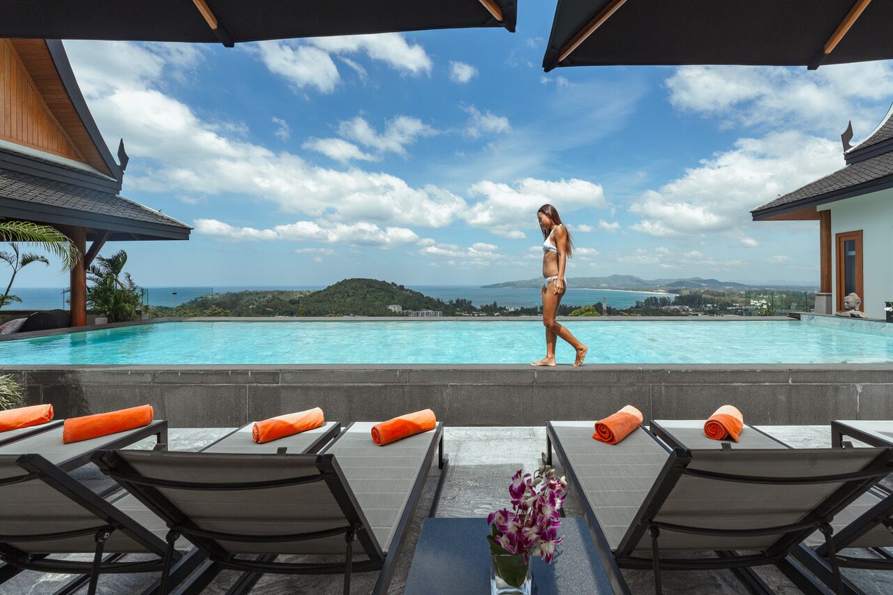 Outdoor pool, pool umbrellas, sun loungers