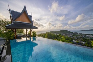 Outdoor pool, pool umbrellas, pool loungers - Villa Baan Phu Prana (Choeng Thale)